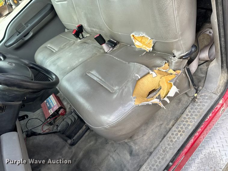 image for item EM2319 2000 Ford F450 Super Duty  flatbed truck