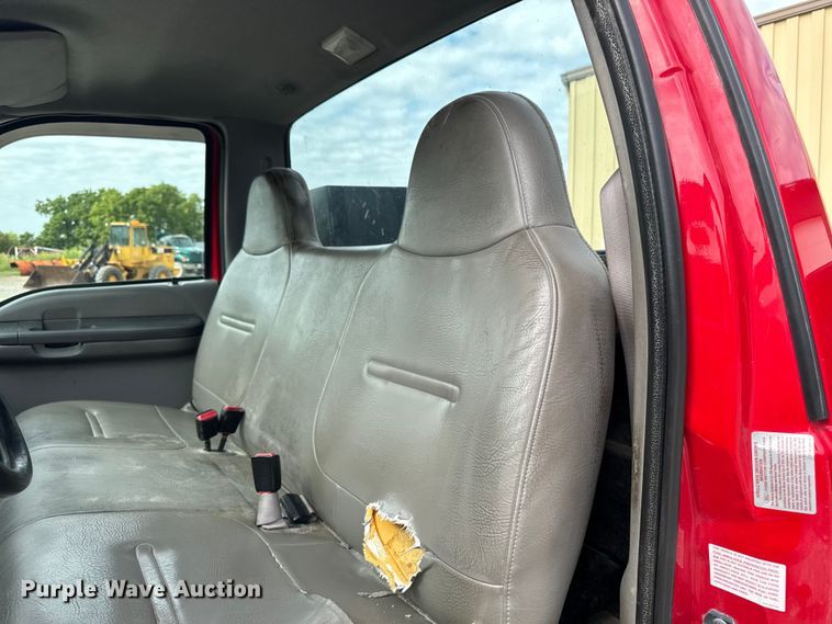 image for item EM2319 2000 Ford F450 Super Duty  flatbed truck