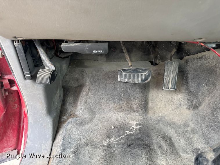 image for item EM2319 2000 Ford F450 Super Duty  flatbed truck