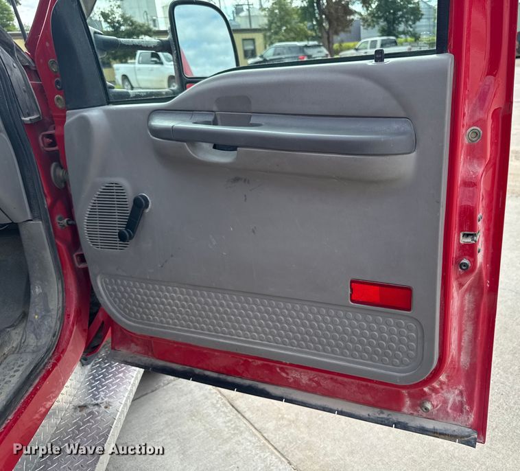 image for item EM2319 2000 Ford F450 Super Duty  flatbed truck