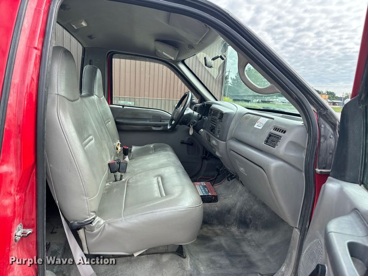 image for item EM2319 2000 Ford F450 Super Duty  flatbed truck