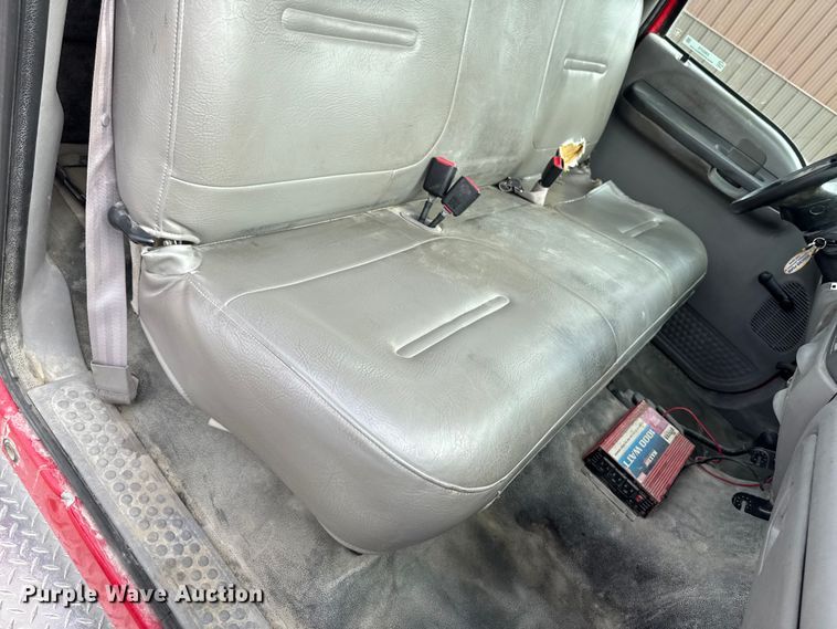 image for item EM2319 2000 Ford F450 Super Duty  flatbed truck