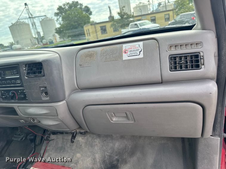 image for item EM2319 2000 Ford F450 Super Duty  flatbed truck