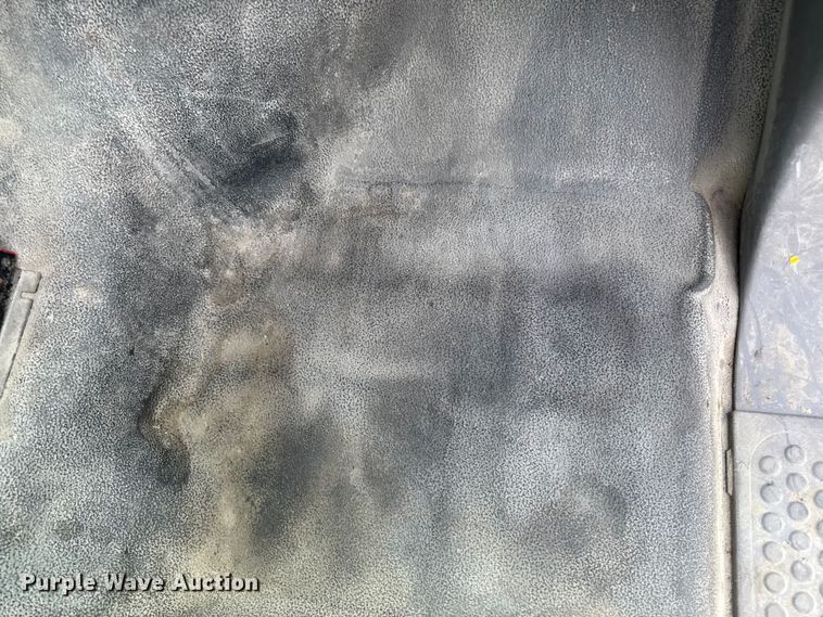 image for item EM2319 2000 Ford F450 Super Duty  flatbed truck