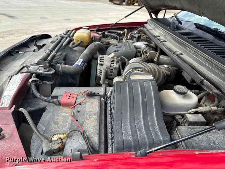 image for item EM2319 2000 Ford F450 Super Duty  flatbed truck