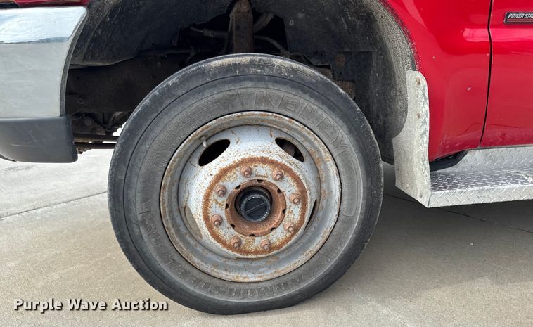 image for item EM2319 2000 Ford F450 Super Duty  flatbed truck