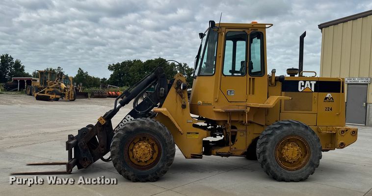 image for item EM2320 1992 Caterpillar IT28B wheel loader