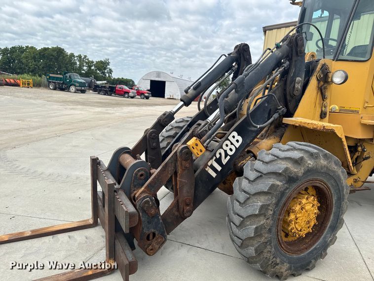 image for item EM2320 1992 Caterpillar IT28B wheel loader