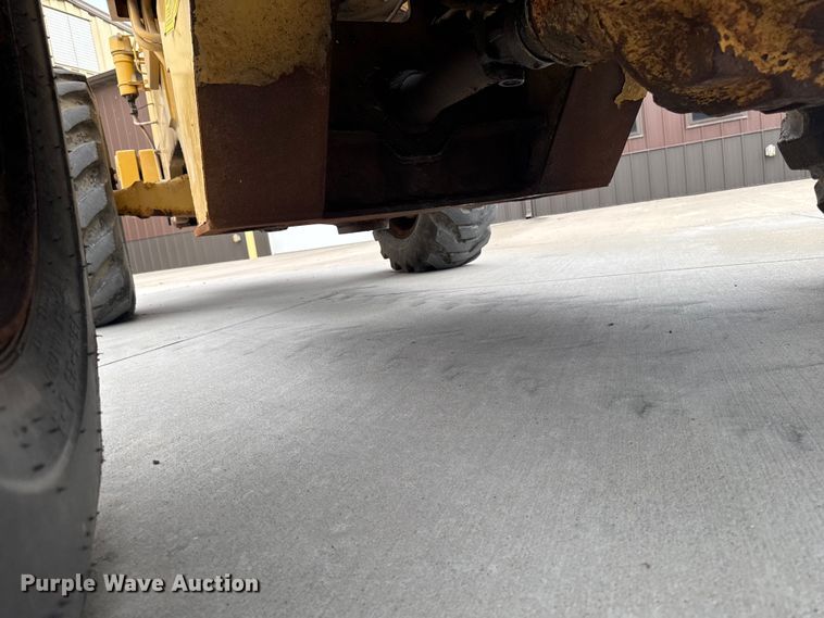 image for item EM2320 1992 Caterpillar IT28B wheel loader