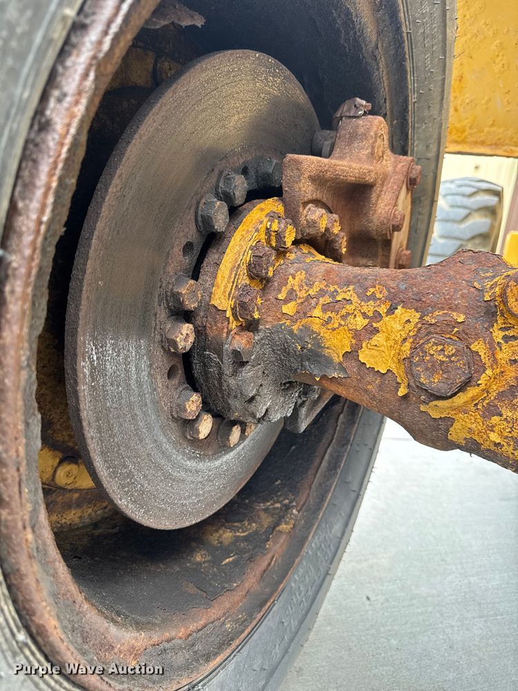 image for item EM2320 1992 Caterpillar IT28B wheel loader