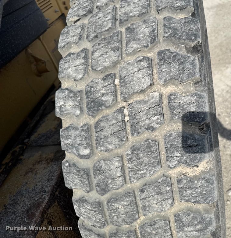 image for item EM2346 Caterpillar 140H motor grader