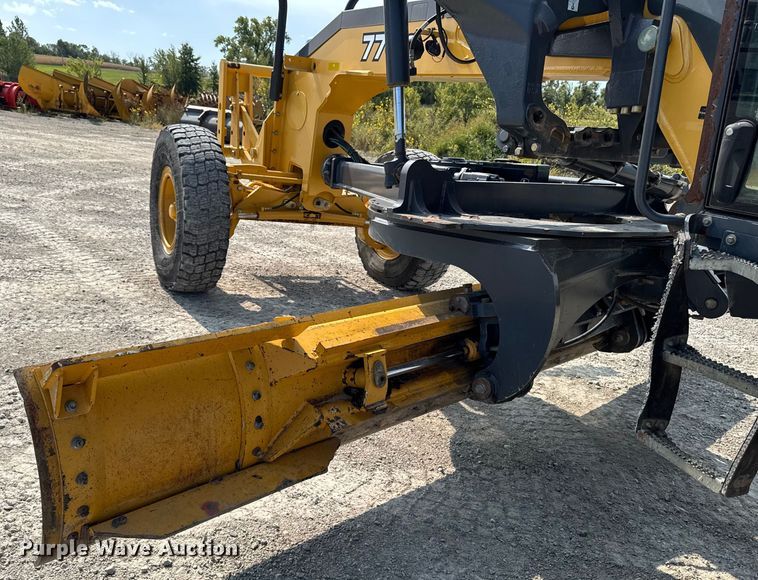 image for item EM2347 2010 John Deere 770G motor grader