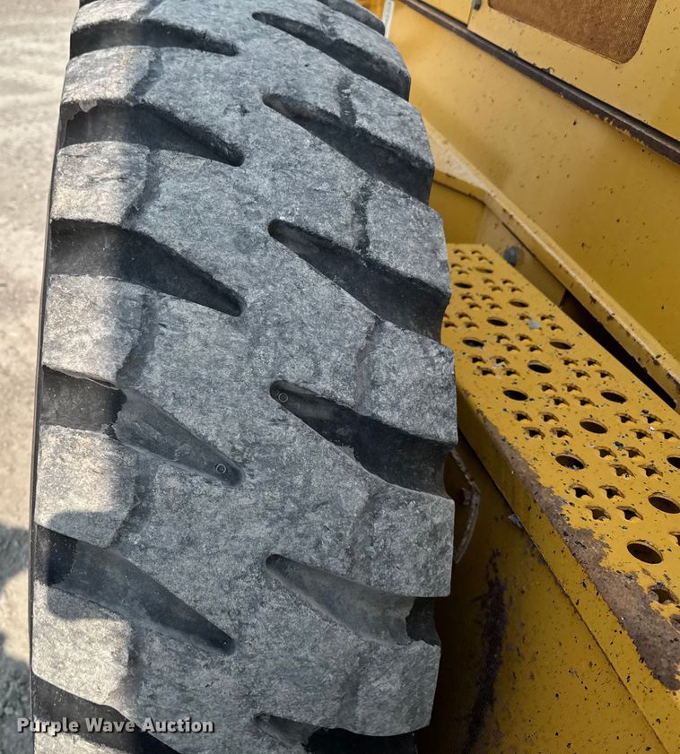 image for item EM2347 2010 John Deere 770G motor grader