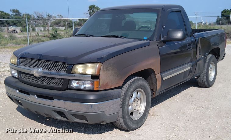 image for item EM8065 2003 Chevrolet Silverado 1500 pickup truck