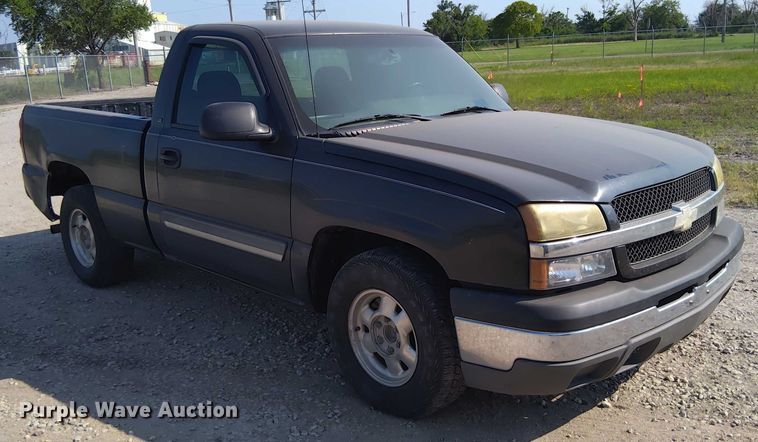 image for item EM8065 2003 Chevrolet Silverado 1500 pickup truck