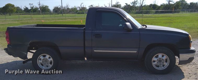 image for item EM8065 2003 Chevrolet Silverado 1500 pickup truck