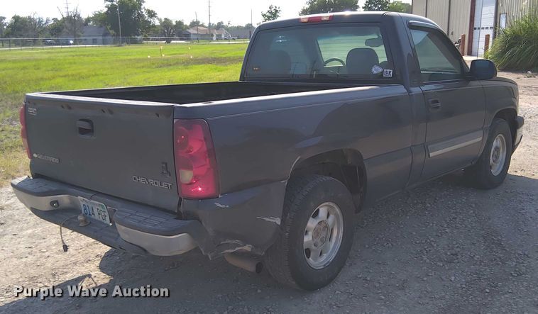 image for item EM8065 2003 Chevrolet Silverado 1500 pickup truck
