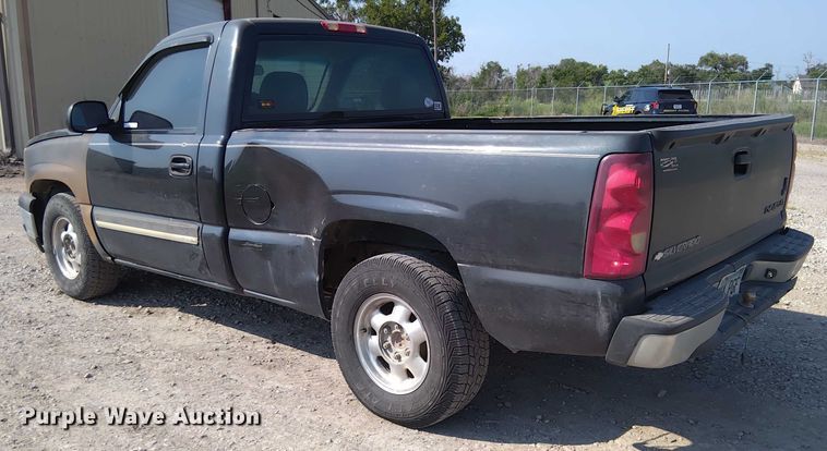 image for item EM8065 2003 Chevrolet Silverado 1500 pickup truck