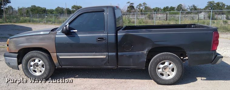 image for item EM8065 2003 Chevrolet Silverado 1500 pickup truck