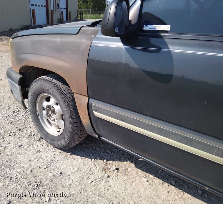 image for item EM8065 2003 Chevrolet Silverado 1500 pickup truck