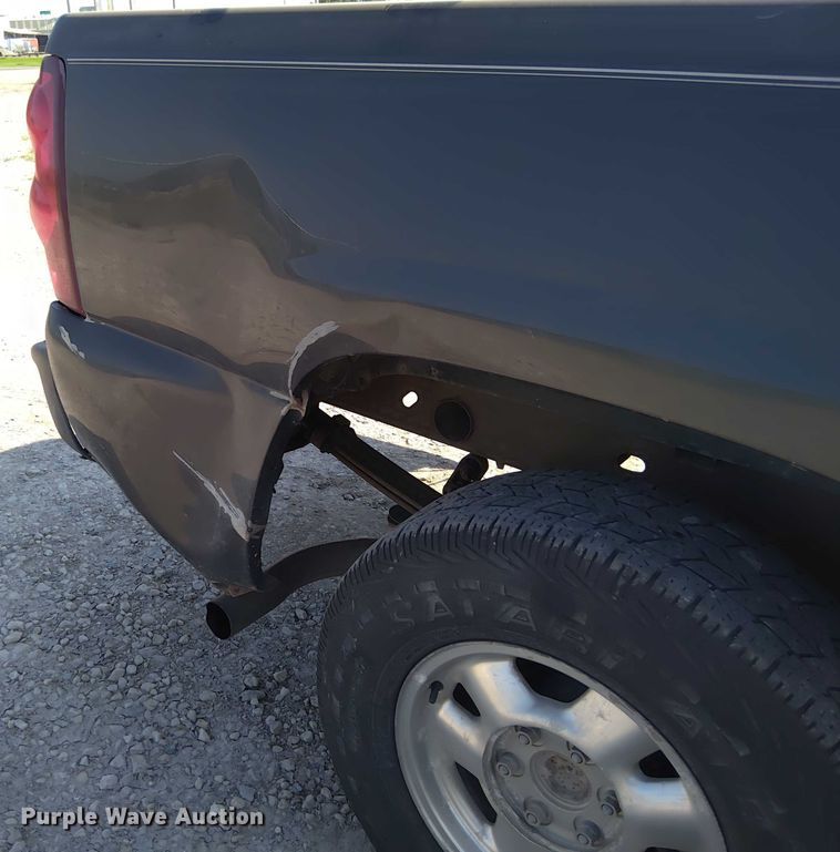 image for item EM8065 2003 Chevrolet Silverado 1500 pickup truck