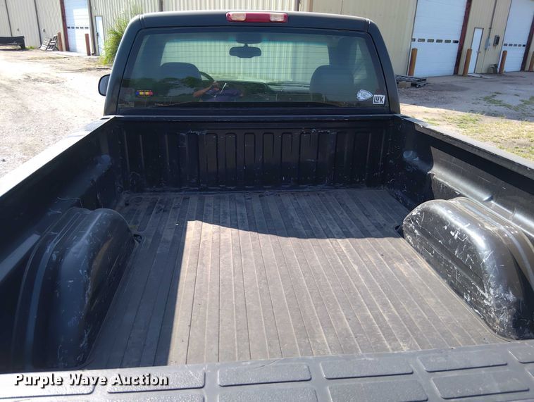 image for item EM8065 2003 Chevrolet Silverado 1500 pickup truck