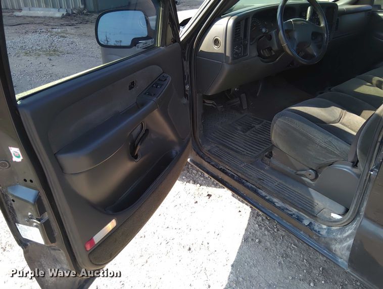 image for item EM8065 2003 Chevrolet Silverado 1500 pickup truck