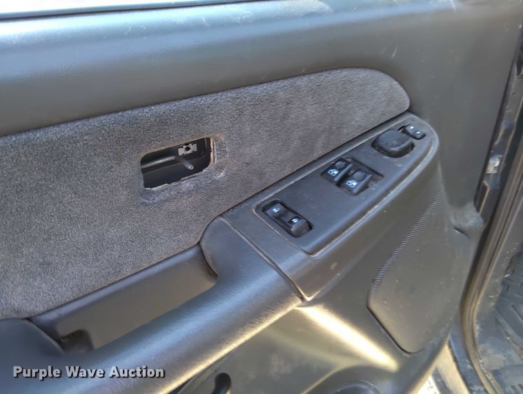 image for item EM8065 2003 Chevrolet Silverado 1500 pickup truck