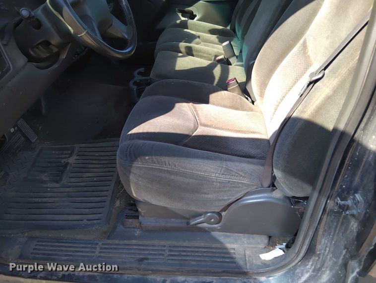 image for item EM8065 2003 Chevrolet Silverado 1500 pickup truck