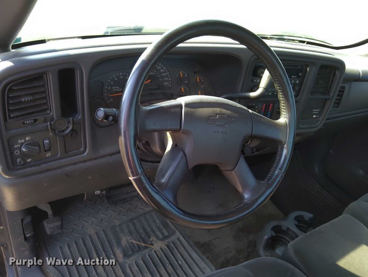 image for item EM8065 2003 Chevrolet Silverado 1500 pickup truck