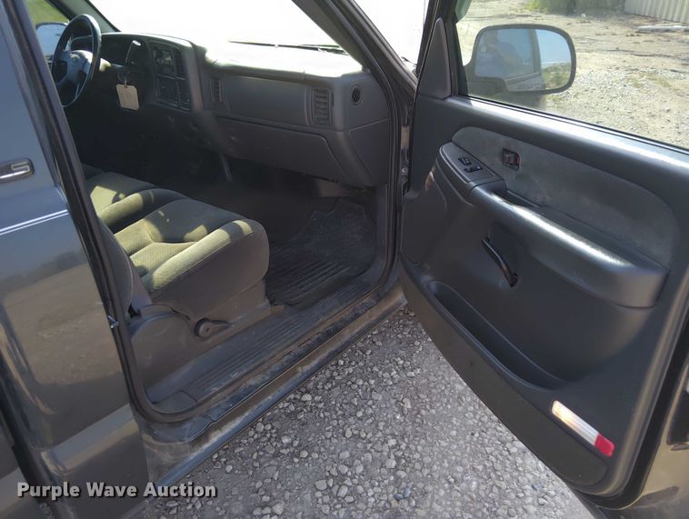 image for item EM8065 2003 Chevrolet Silverado 1500 pickup truck