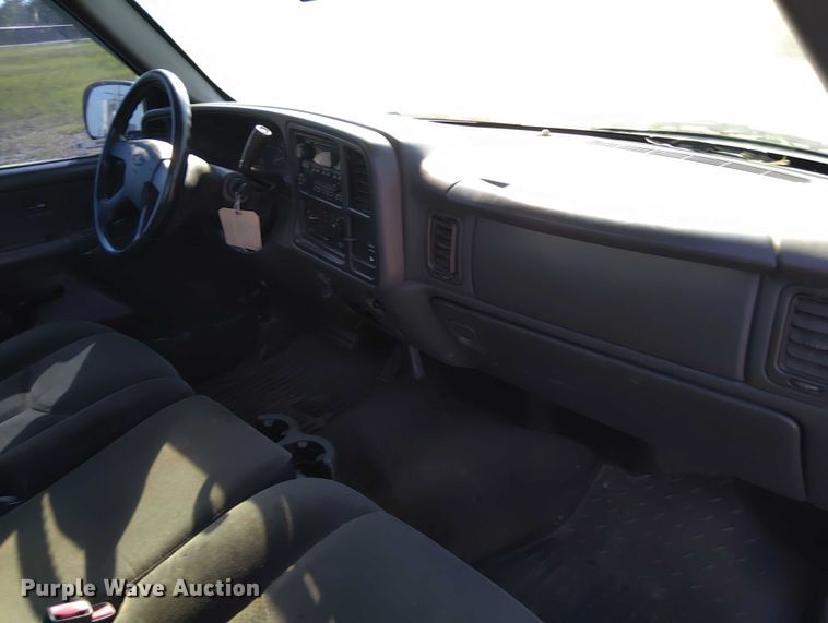 image for item EM8065 2003 Chevrolet Silverado 1500 pickup truck