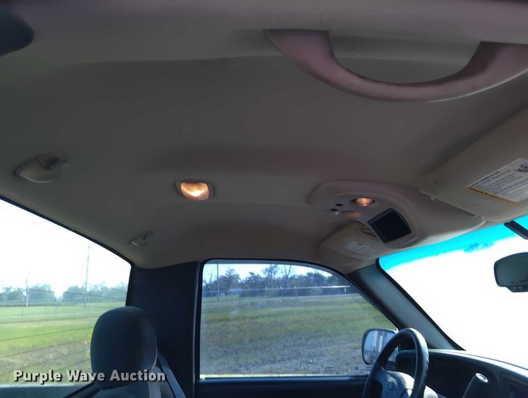 image for item EM8065 2003 Chevrolet Silverado 1500 pickup truck