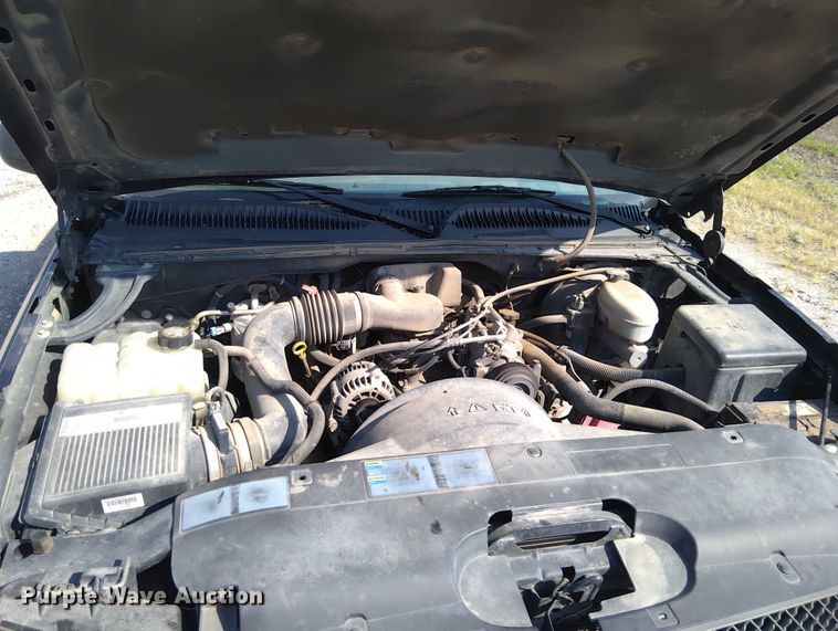 image for item EM8065 2003 Chevrolet Silverado 1500 pickup truck