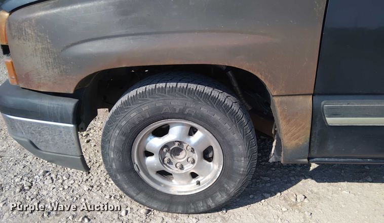 image for item EM8065 2003 Chevrolet Silverado 1500 pickup truck