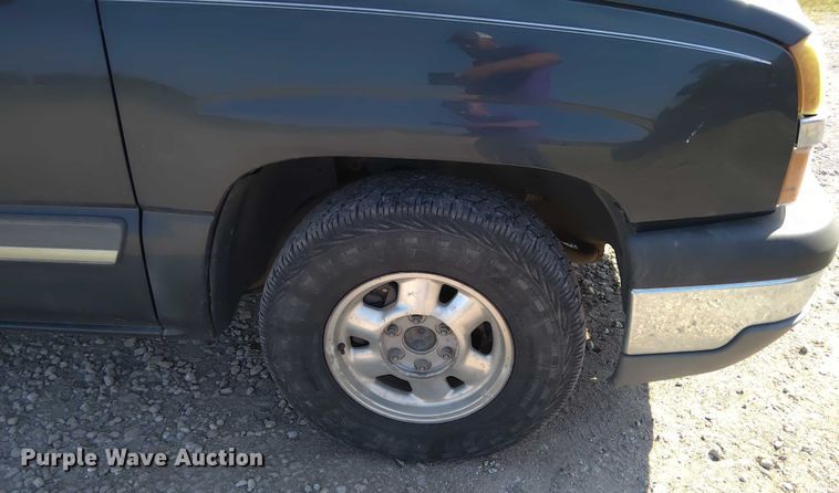 image for item EM8065 2003 Chevrolet Silverado 1500 pickup truck