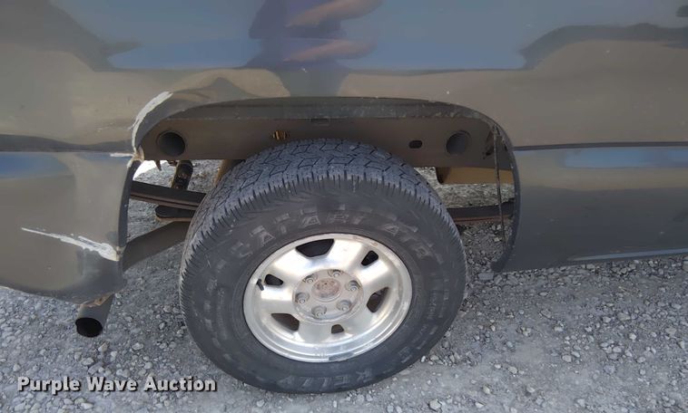 image for item EM8065 2003 Chevrolet Silverado 1500 pickup truck