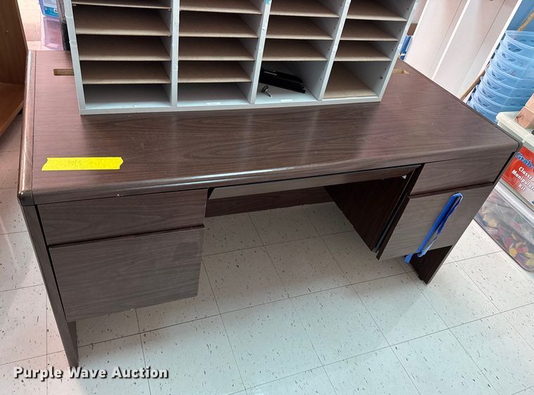 image for item EN5233 Office equipment