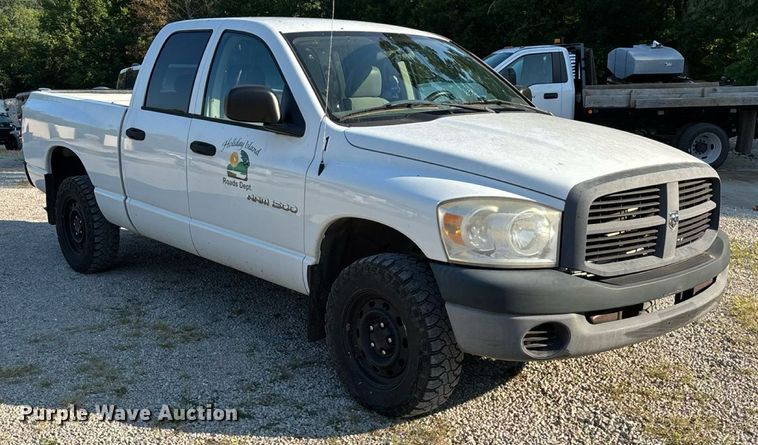 image for item EN5526 2007 Dodge Ram 1500 Quad Cab pickup truck