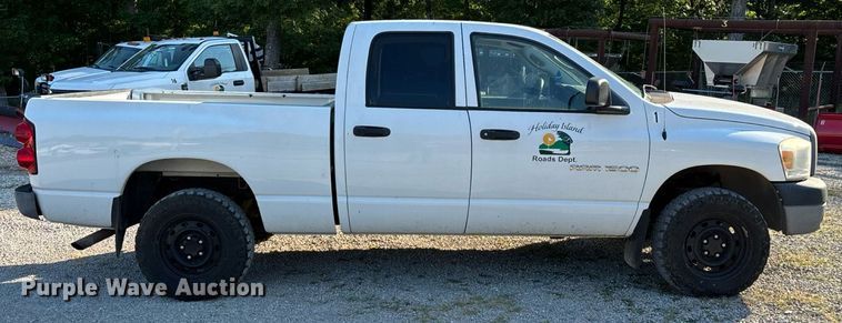 image for item EN5526 2007 Dodge Ram 1500 Quad Cab pickup truck