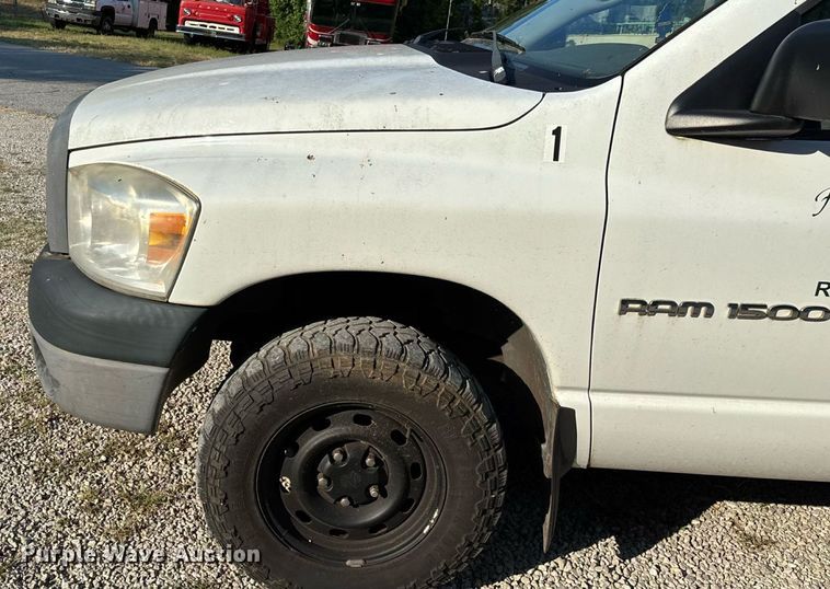 image for item EN5526 2007 Dodge Ram 1500 Quad Cab pickup truck