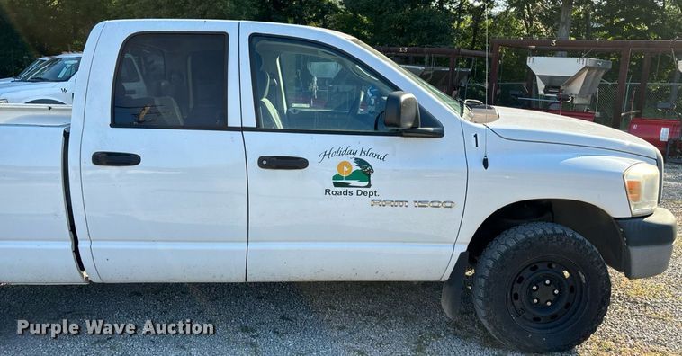 image for item EN5526 2007 Dodge Ram 1500 Quad Cab pickup truck