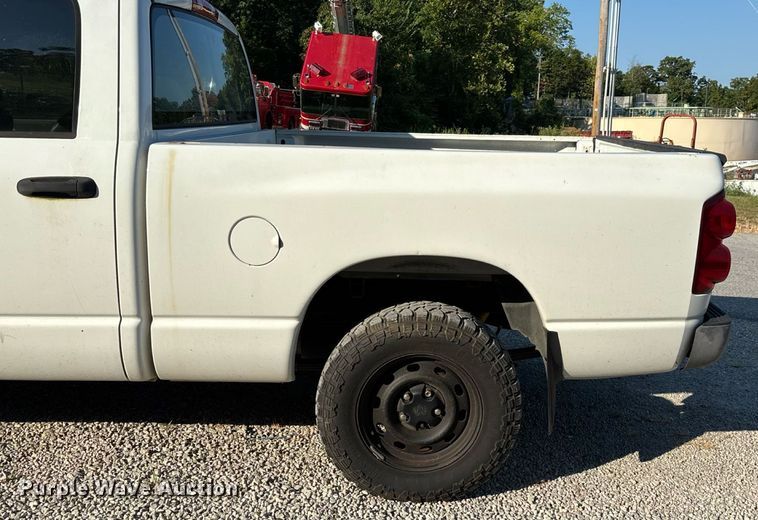 image for item EN5526 2007 Dodge Ram 1500 Quad Cab pickup truck