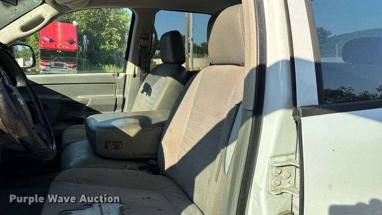 image for item EN5526 2007 Dodge Ram 1500 Quad Cab pickup truck