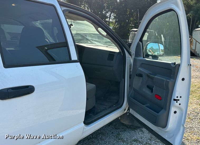 image for item EN5526 2007 Dodge Ram 1500 Quad Cab pickup truck