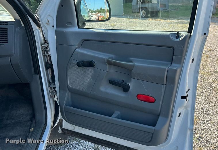 image for item EN5526 2007 Dodge Ram 1500 Quad Cab pickup truck