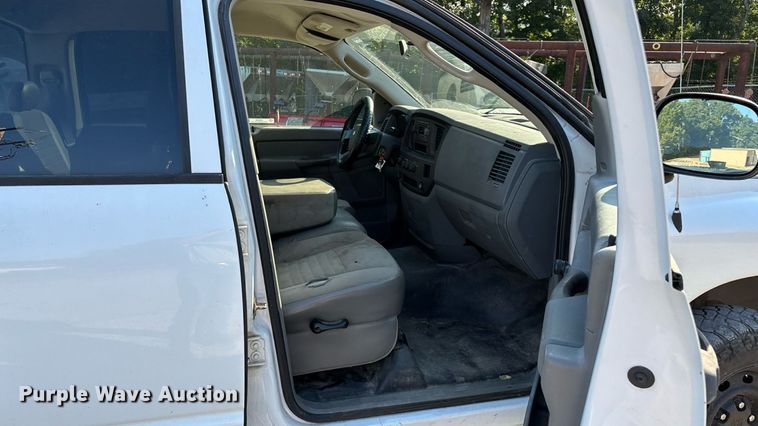 image for item EN5526 2007 Dodge Ram 1500 Quad Cab pickup truck