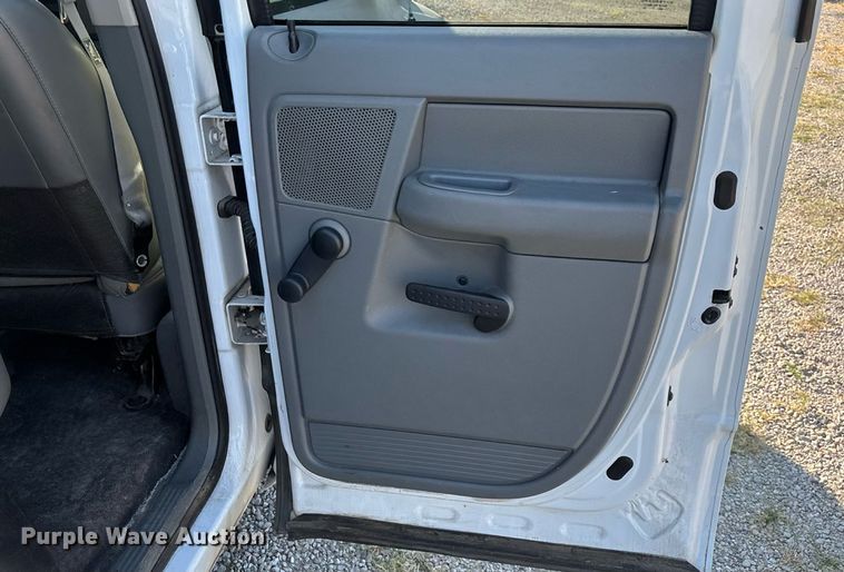 image for item EN5526 2007 Dodge Ram 1500 Quad Cab pickup truck