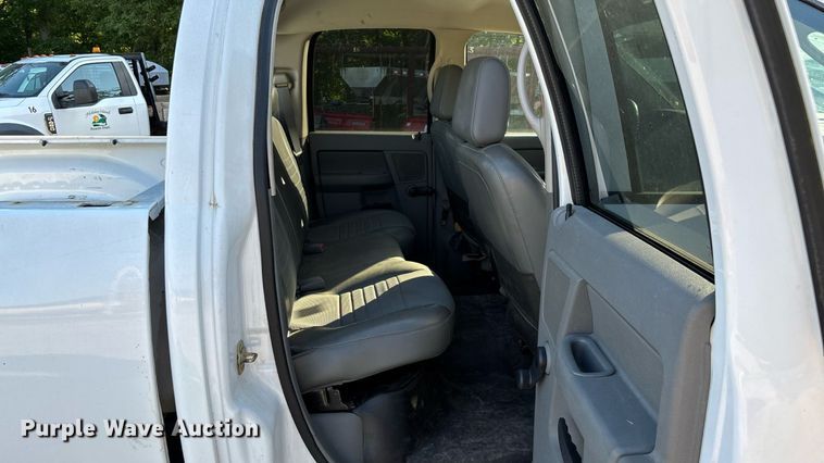 image for item EN5526 2007 Dodge Ram 1500 Quad Cab pickup truck