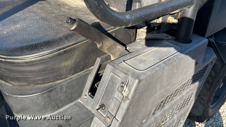 image for item EN5527 Cushman 1600XD utility vehicle